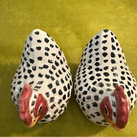 Vintage Speckled Hens Shaped pepper and salt shakers by Jay Ceramics. - Picture 2 of 6
